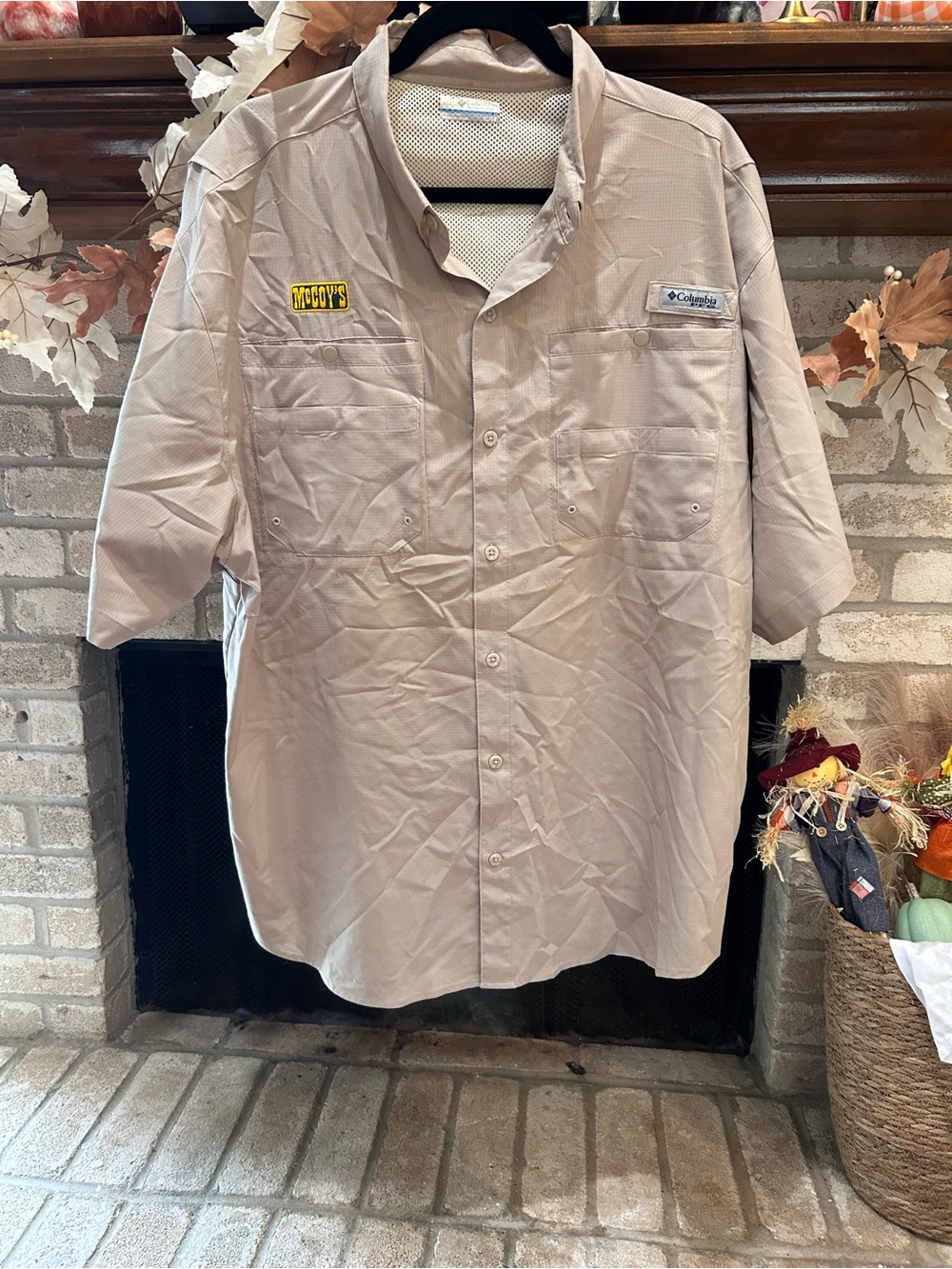 Columbia Men’s Short Sleeve Fishing Shirt - Tan EUC